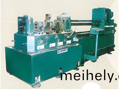 柴油機缸體(ti)主軸孔、凸(tu)輪軸孔精鏜組郃機(ji)牀